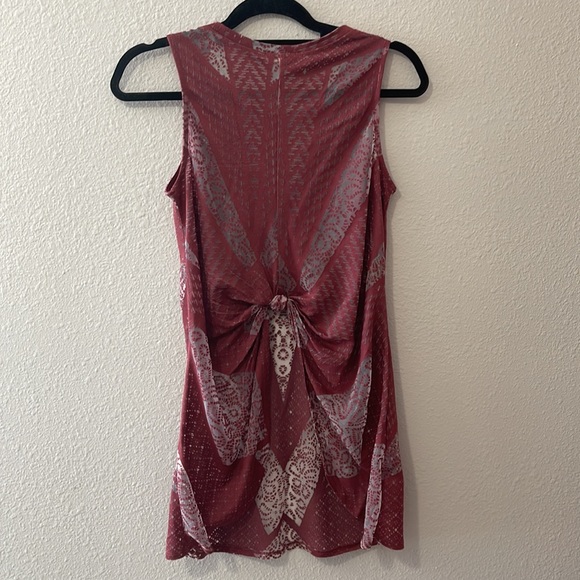 Long Open Back Tank Top - Deep Red Gimmicks - Picture 4 of 7